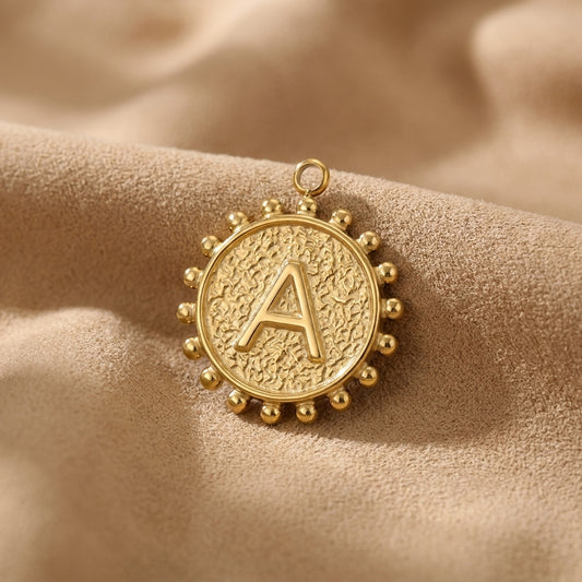 Ronde Letter Charm