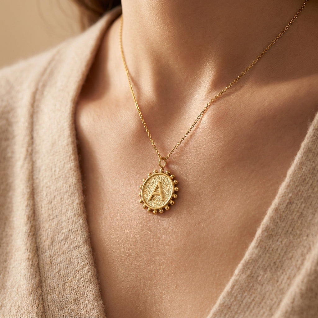 Ronde Letter Charm