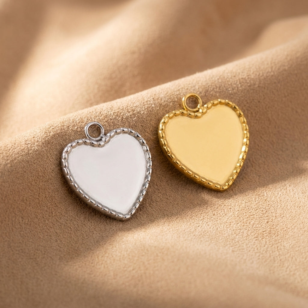 Hart met geschulpte rand charm