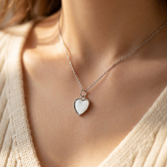 Hart met geschulpte rand charm