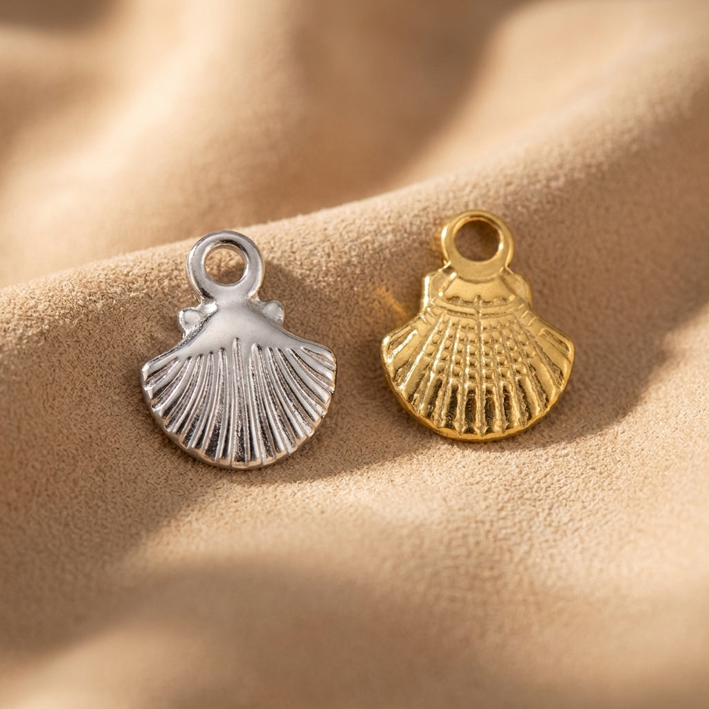 Platte schelp charm