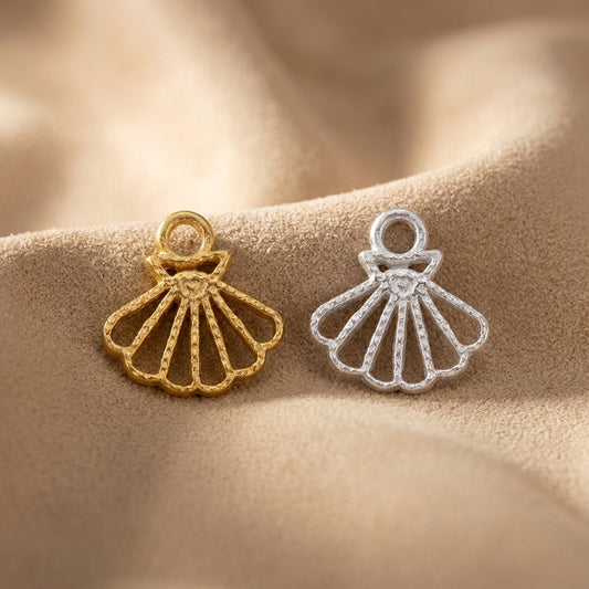 Opengewerkte schelp charm