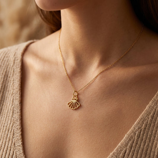 Opengewerkte schelp charm