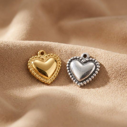 Sculpted hart charm