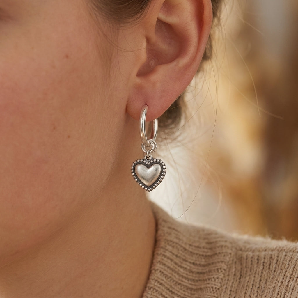 Sculpted hart charm