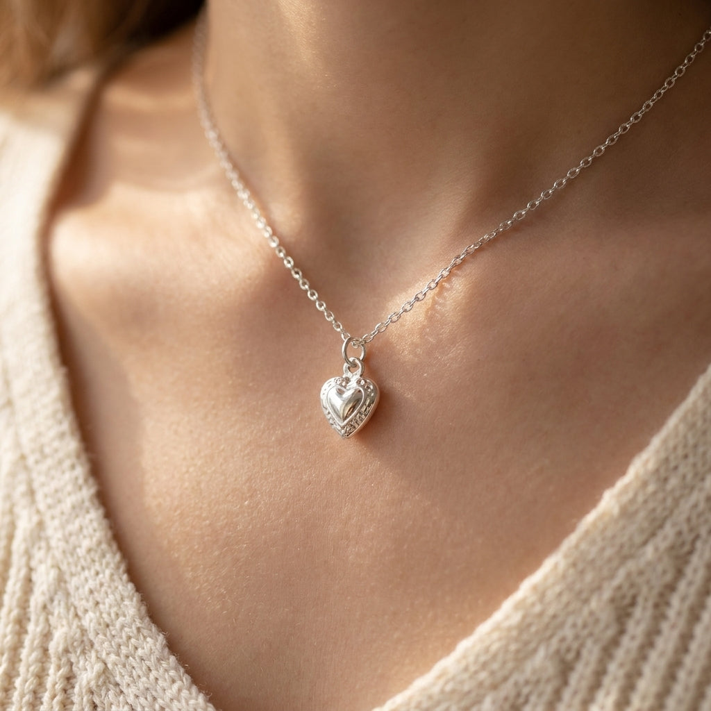 Bewerkt hart charm