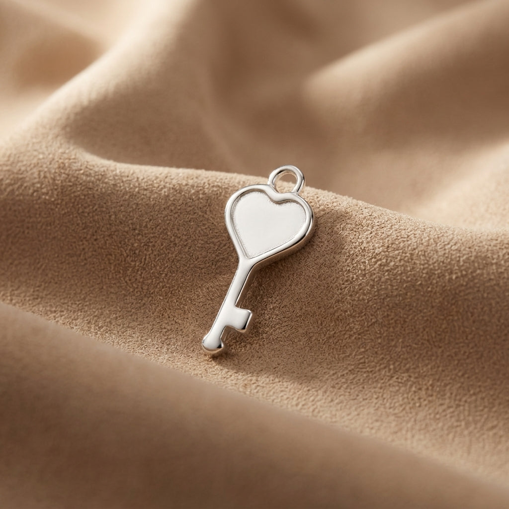Sleutel met hart charm