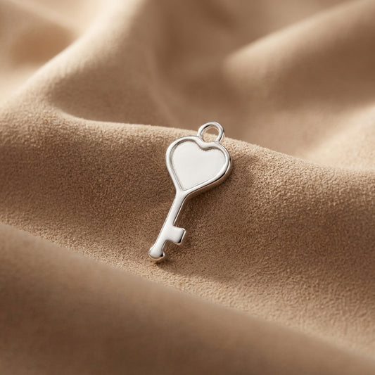 Sleutel met hart charm
